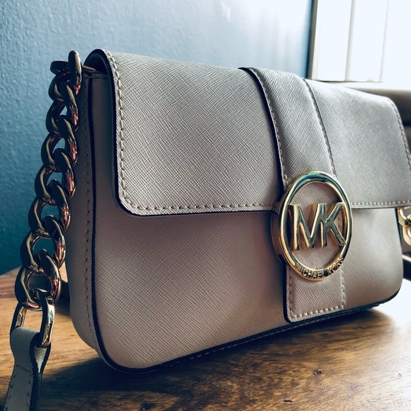 Michael Kors white crossbody bag - Picture 3 of 14